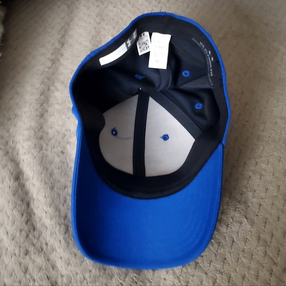 Youth Under Armour Hat - Picture 3 of 3